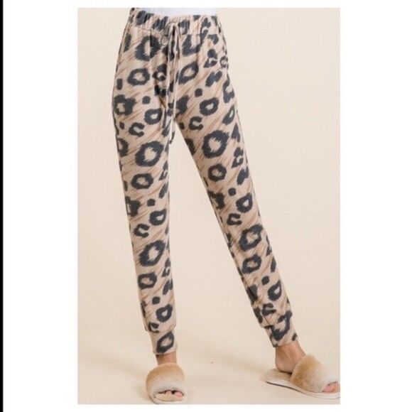 NWT Leopard Print Black/Tan Joggers Lounge Pants - Super Soft Size Large - Picture 3 of 5